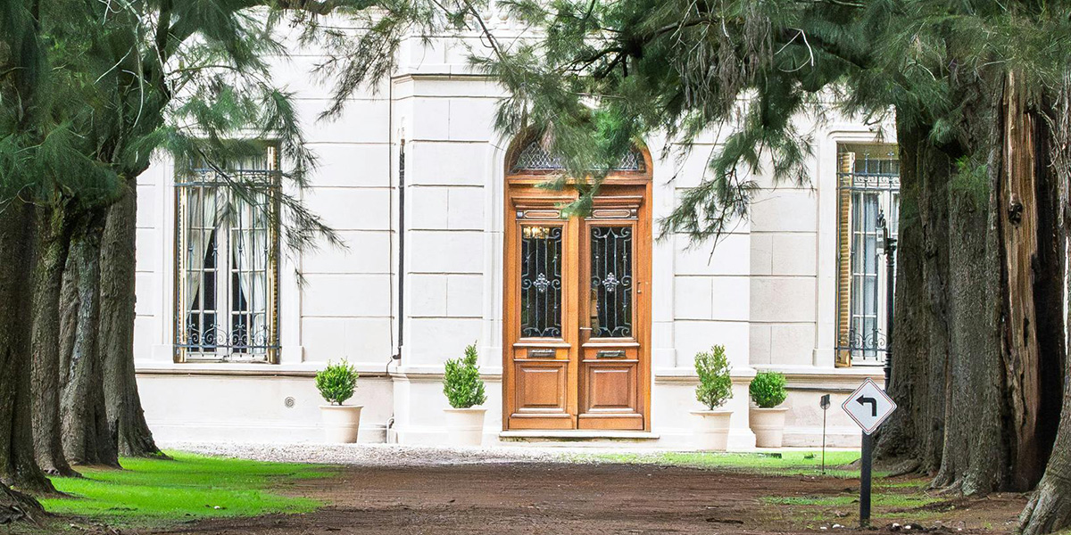 Вхідні двері із сосни