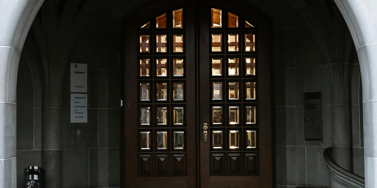 Вхідні двері меранті: міцність та краса