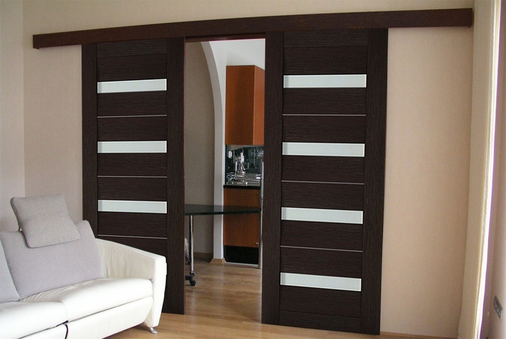 Розсувні двері із замком