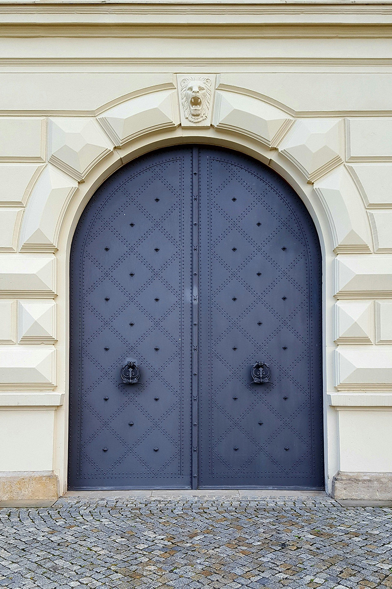 Зломозахисні двері – надійний захист вашого будинку